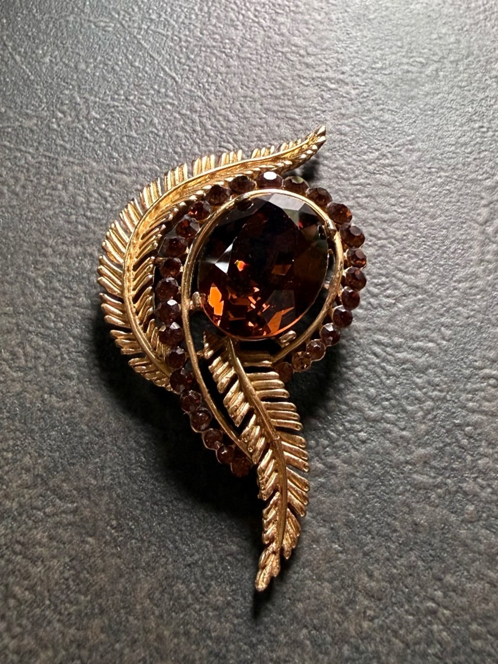 Vintage Mid-Century Crown Trifari Topaz Gold Fern Leaf Brooch - Picture 2 of 7